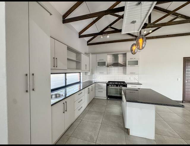 3 BEDROOM HOUSE FOR SALE IN MIDSTREAM ESTATE